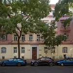 Prague Days - Cozy Studio - Netflix - Hip Karlin