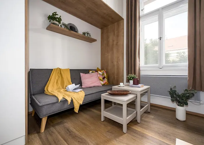 Prague Days - Cozy Studio - Netflix - Hip Karlin